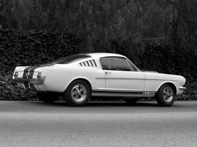 Ford Mustang Shelby GT350 фото