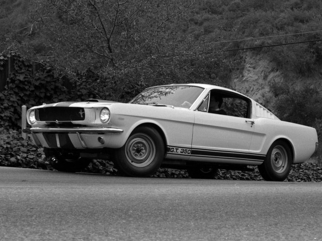 Ford Mustang Shelby GT350 фото