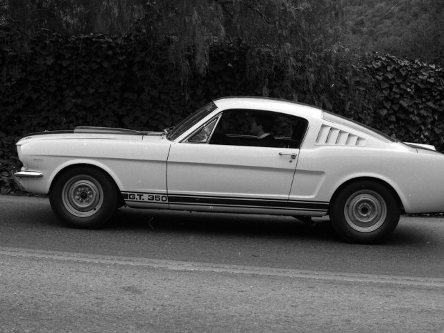 Ford Mustang Shelby GT350 фото