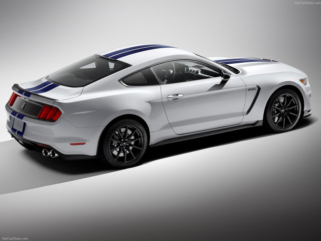 Ford Mustang Shelby GT350 фото