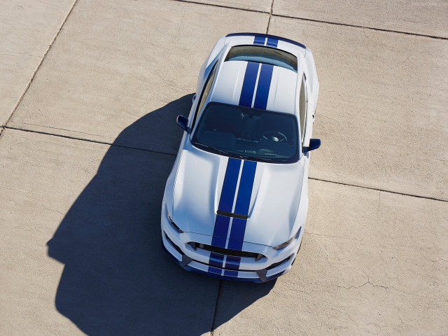 Ford Mustang Shelby GT350 фото