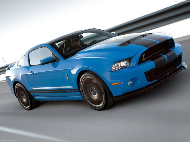 Ford Mustang Shelby GT500 фото