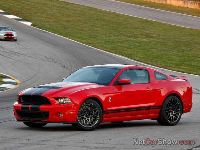 Ford Mustang Shelby GT500 фото