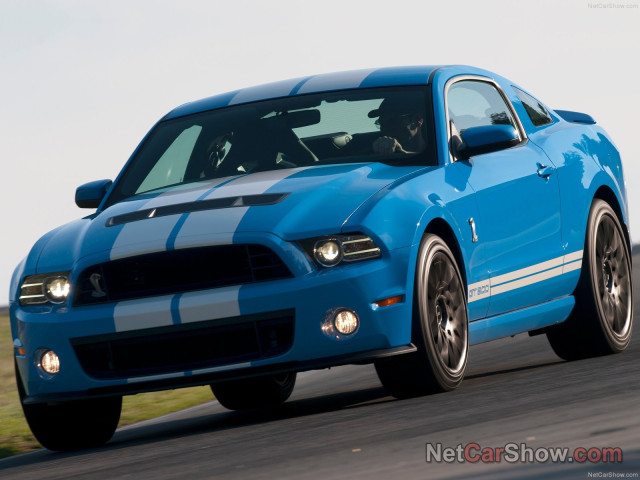 Ford Mustang Shelby GT500 фото