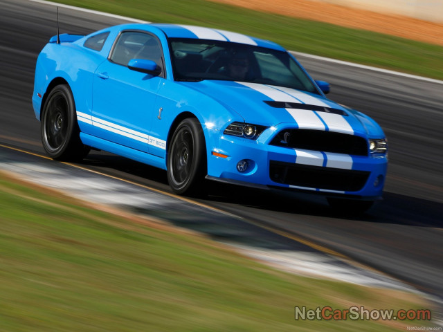 Ford Mustang Shelby GT500 фото