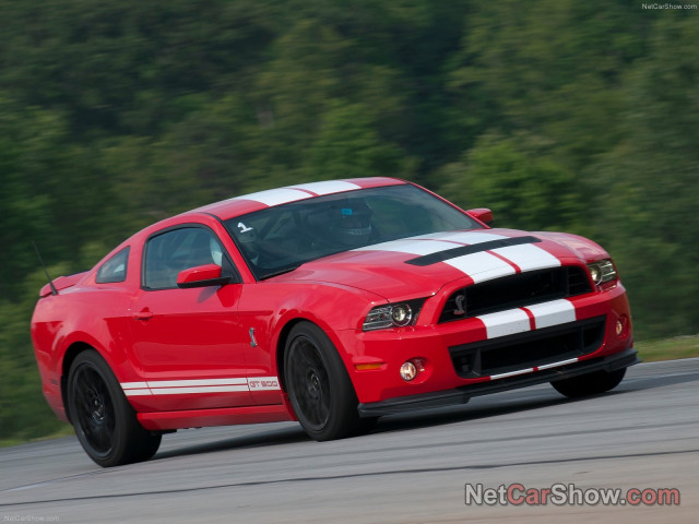 Ford Mustang Shelby GT500 фото