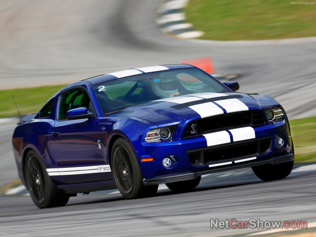 Ford Mustang Shelby GT500 фото