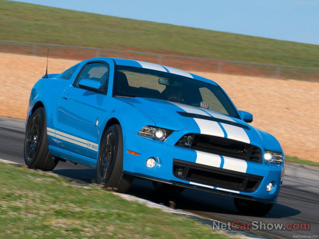 Ford Mustang Shelby GT500 фото