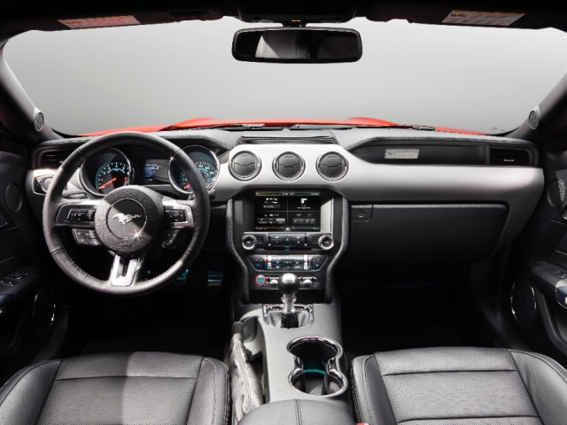 Ford Mustang фото