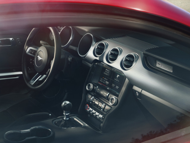 Ford Mustang фото