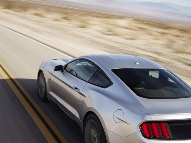 Ford Mustang фото