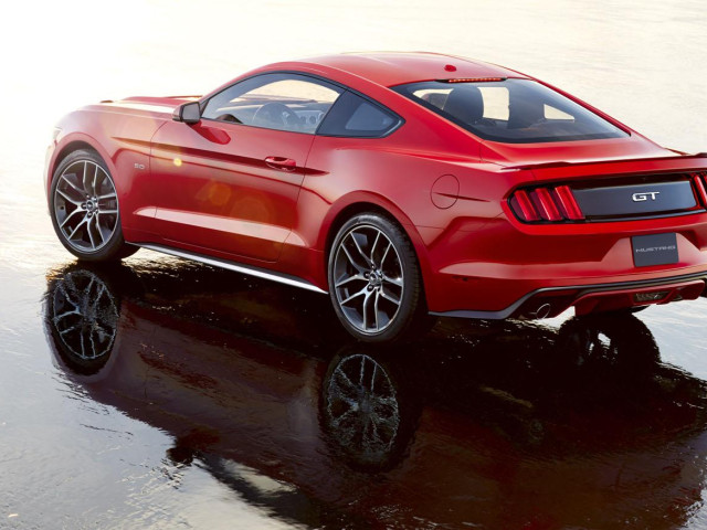 Ford Mustang фото