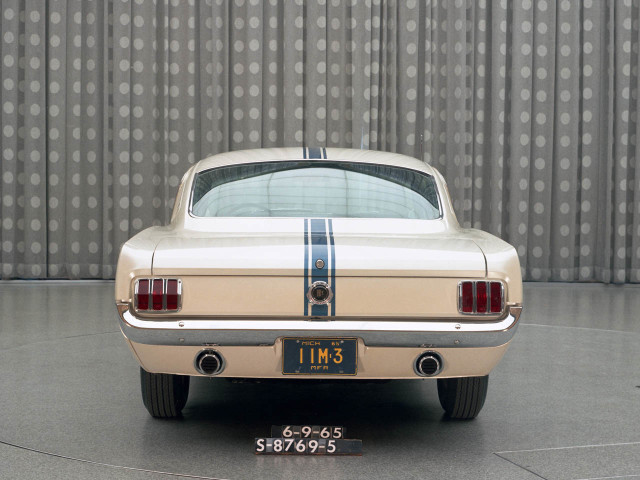 Ford Mustang фото