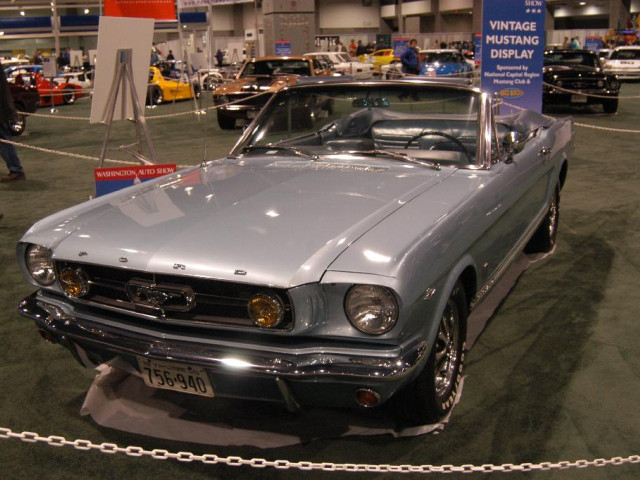 Ford Mustang фото