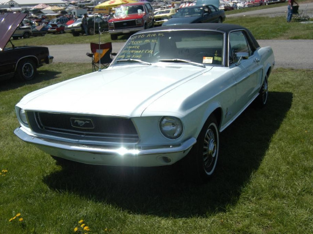 Ford Mustang фото