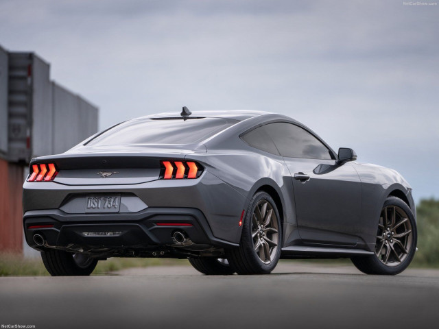 Ford Mustang фото