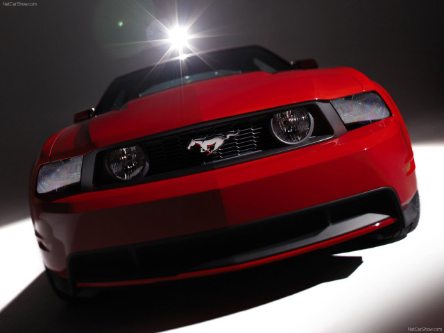 Ford Mustang фото