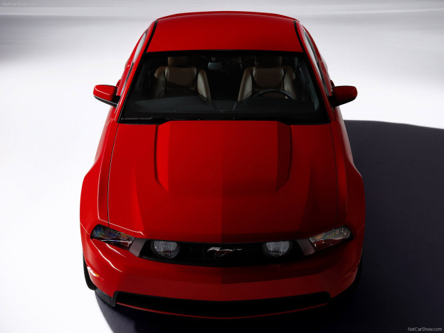 Ford Mustang фото