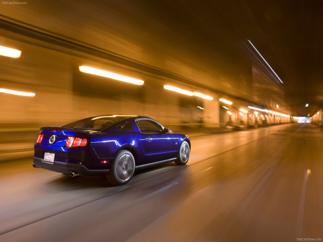 Ford Mustang фото