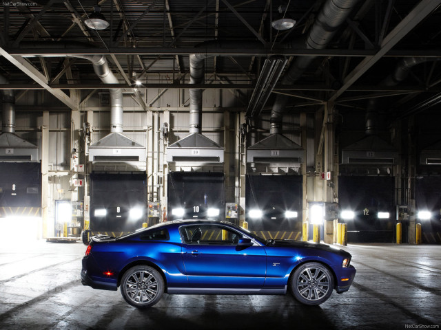 Ford Mustang фото