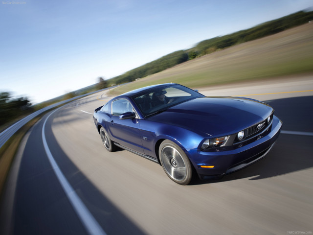 Ford Mustang фото