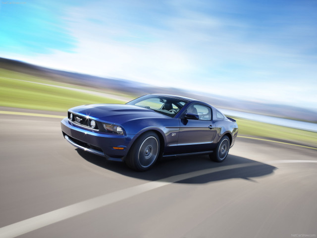 Ford Mustang фото