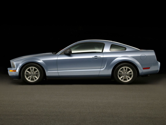 Ford Mustang фото