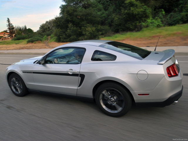 Ford Mustang фото