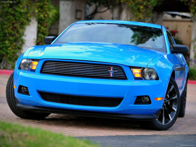 Ford Mustang фото