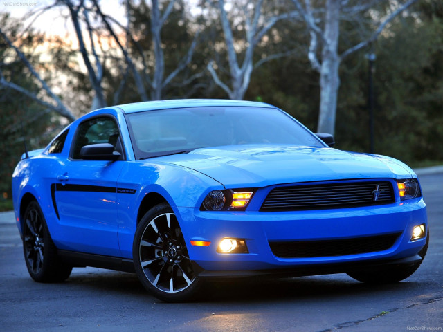 Ford Mustang фото