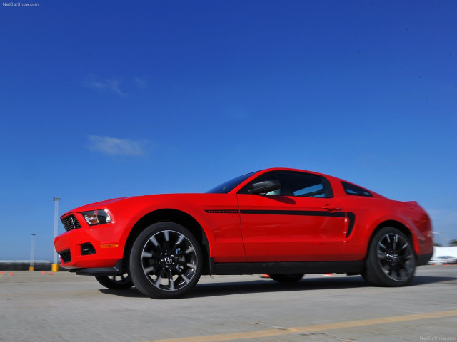 Ford Mustang фото