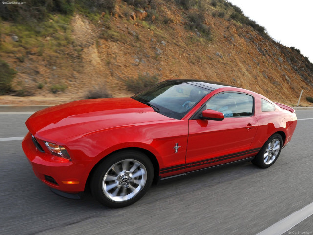 Ford Mustang фото