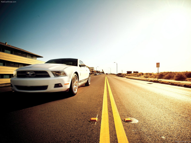 Ford Mustang фото