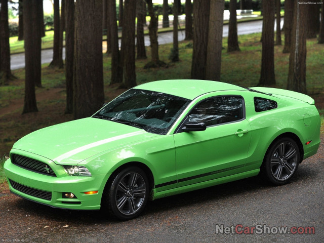 Ford Mustang фото