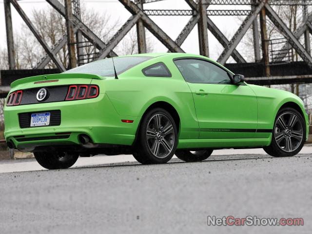 Ford Mustang фото