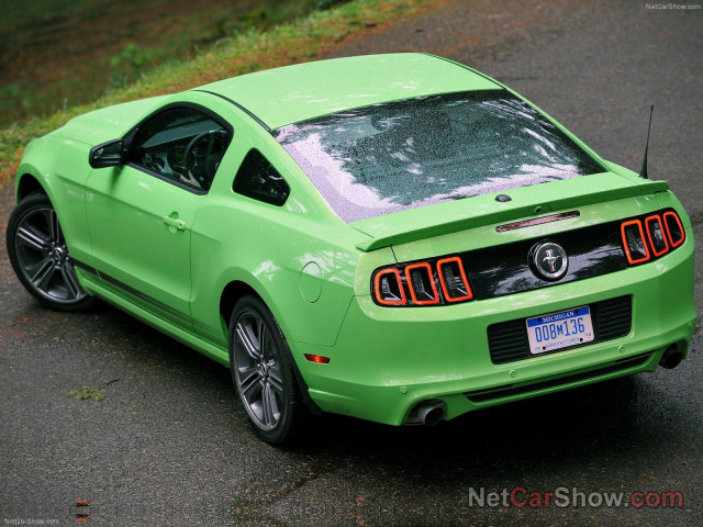 Ford Mustang фото