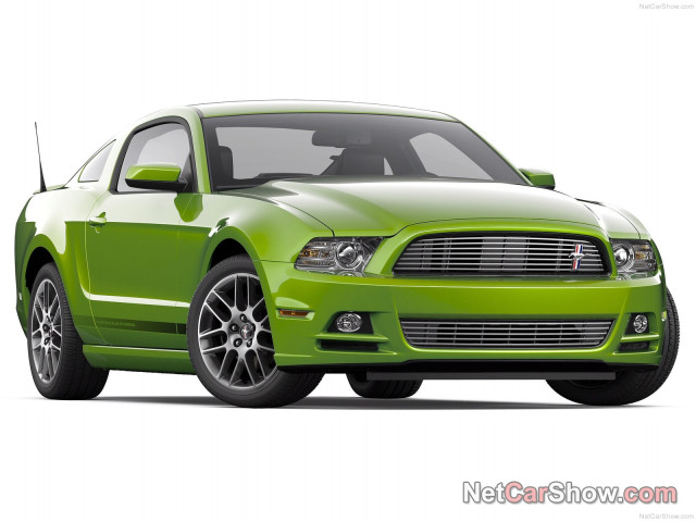 Ford Mustang фото