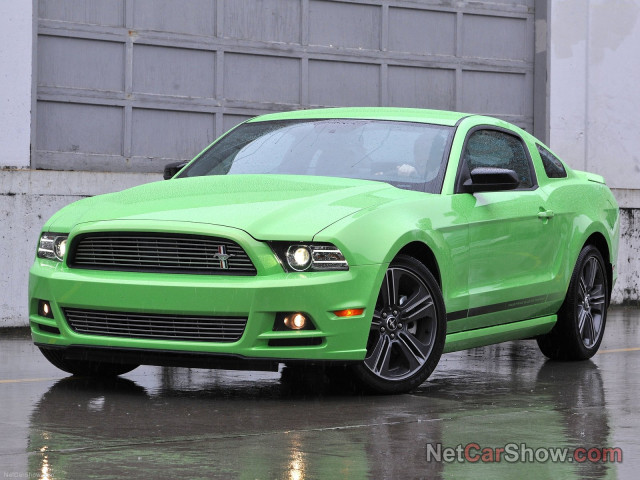 Ford Mustang фото