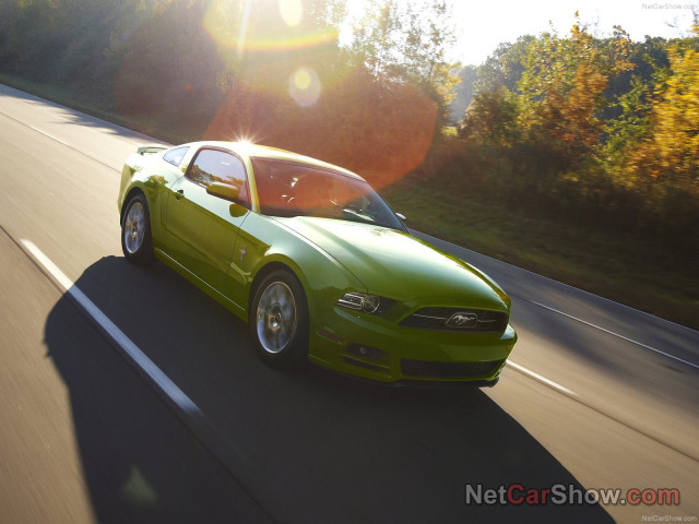 Ford Mustang фото