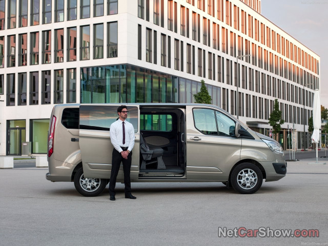 Ford Tourneo Custom фото