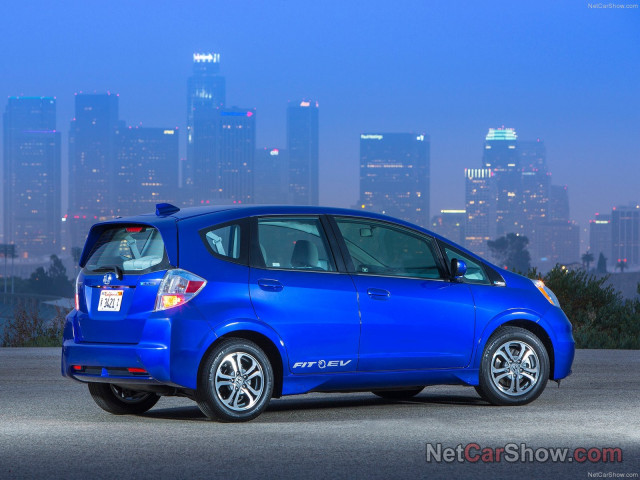 Honda Fit EV фото