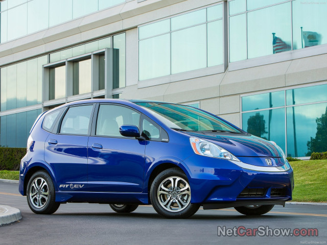 Honda Fit EV фото