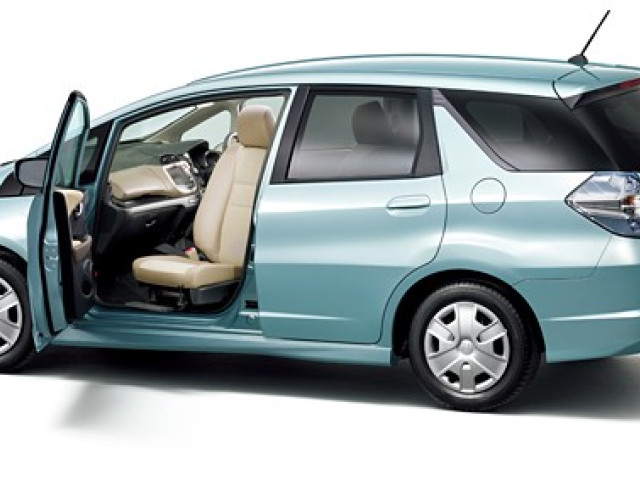 Honda Fit Shuttle фото