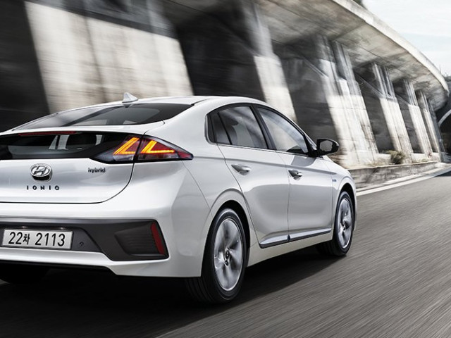 Hyundai Ioniq фото
