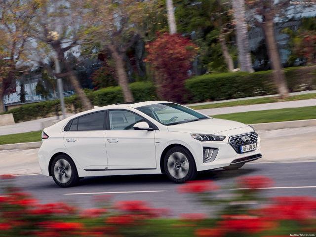 Hyundai Ioniq фото
