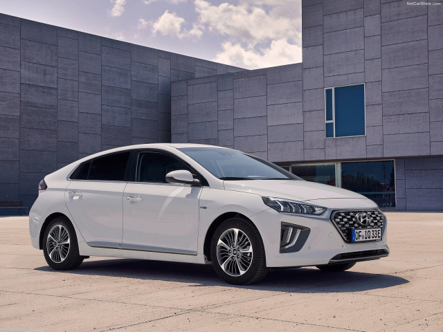 Hyundai Ioniq фото