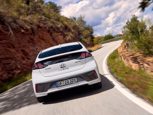 Hyundai Ioniq фото
