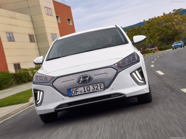 Hyundai Ioniq фото