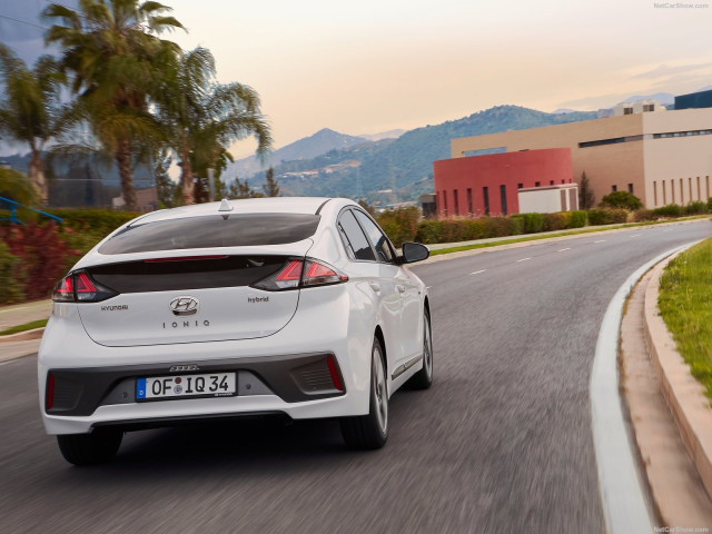 Hyundai Ioniq фото