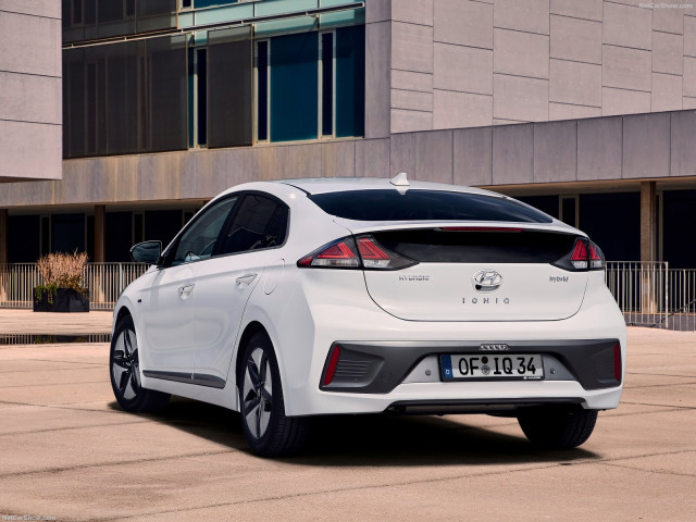 Hyundai Ioniq фото
